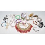 A LARGE COLLECTION OF VINTAGE RETRO 20TH CENTURY COSTUME JEWELLERY