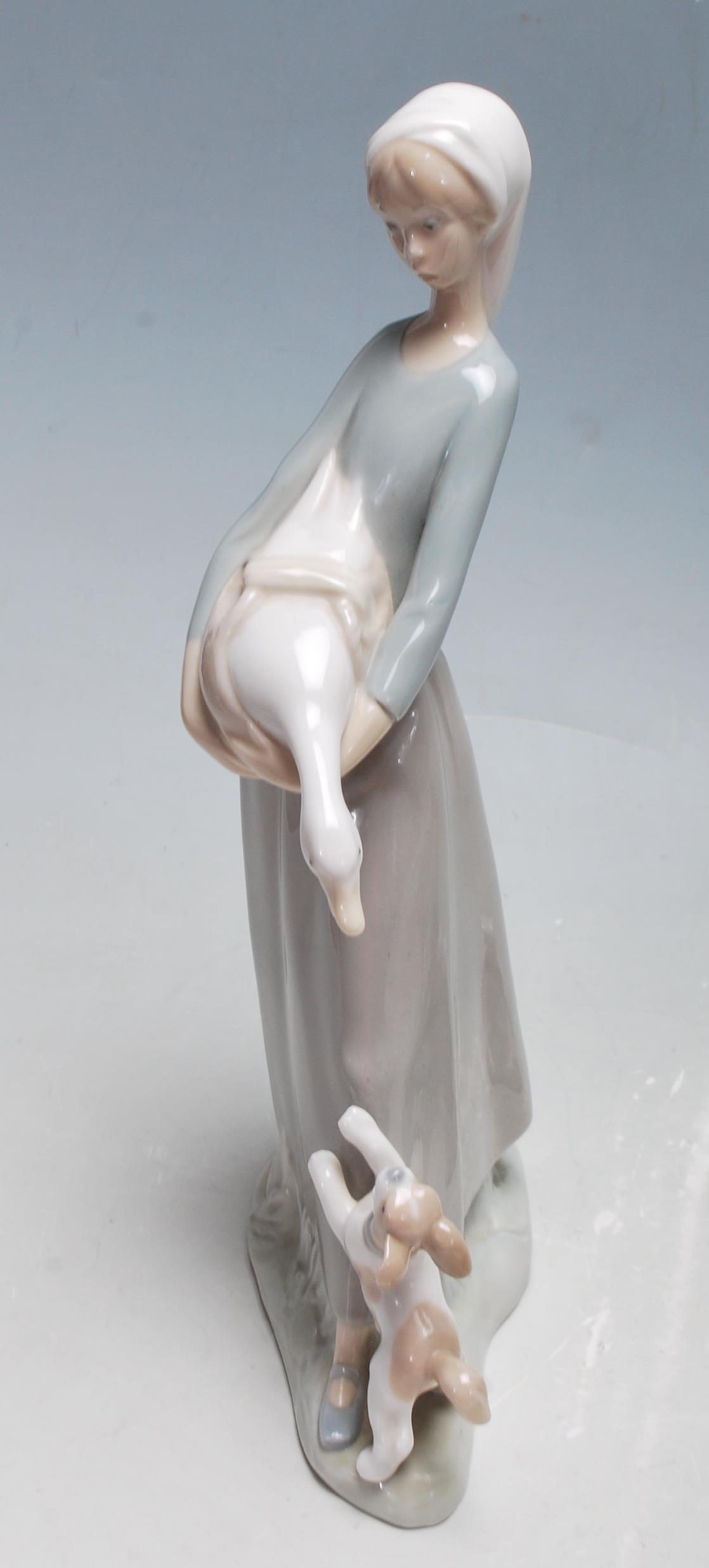 COLELCTION OF LATE 20TH CENTURY LLADRO FIGURINES - Image 5 of 7