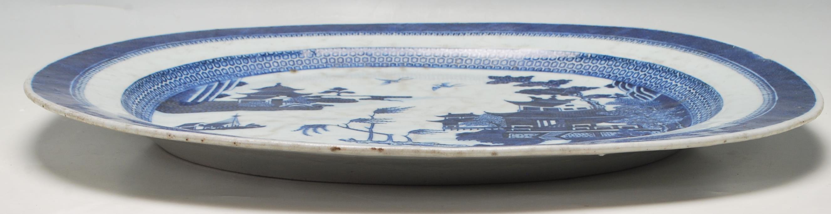 CHINESE BLUE AND WHITE ANTIQUE PLATTER - Image 5 of 6