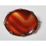 9CT GOLD RED BANDED AGATE BROOCH