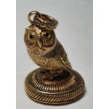 GILT SEAL FOB IN THE FORM OF AN OWL