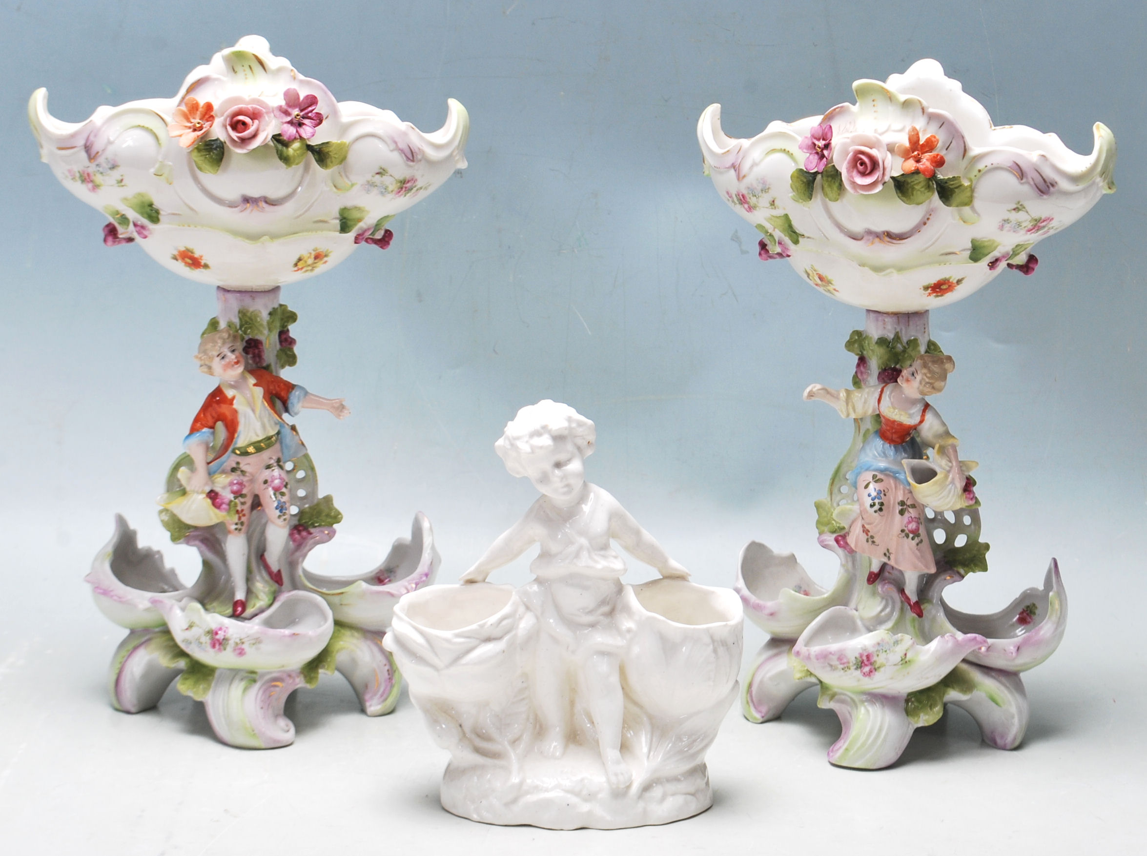 19TH CENTURY VICTORIAN GERMAN PORCELAIN CENTRE PIECES