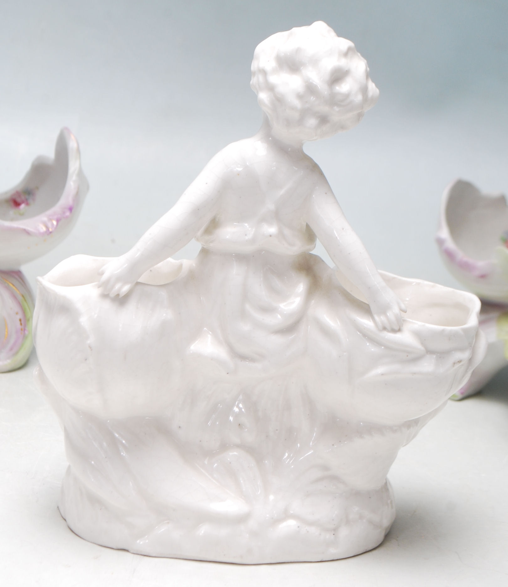 19TH CENTURY VICTORIAN GERMAN PORCELAIN CENTRE PIECES - Image 3 of 7