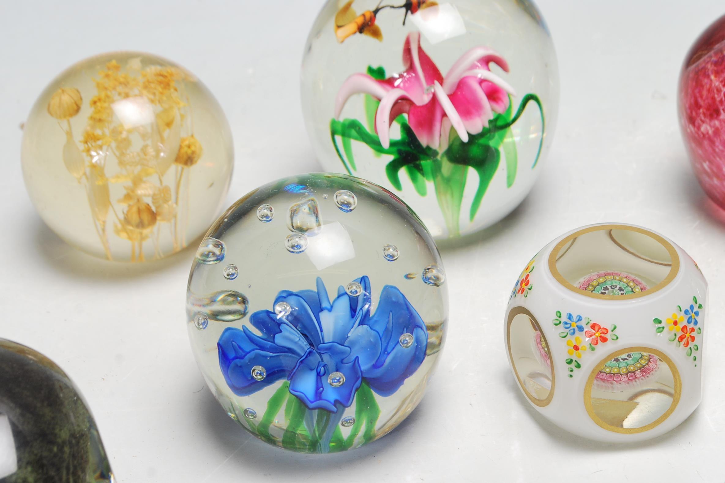 COLLECTION OF VINTAGE STUDIO ART GLASS PAPERWEIGHTS - Image 6 of 9