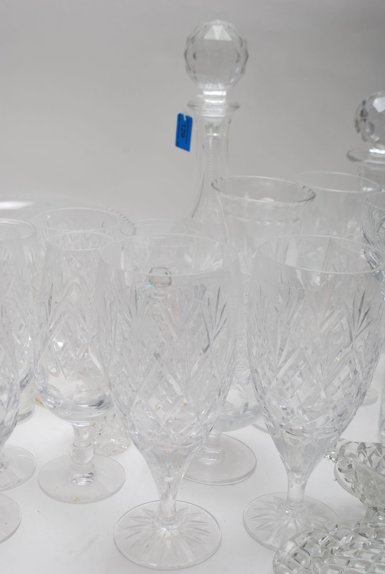 A LARGE COLLECTION OF VINTAGE 20TH CENTURY CRYSTAL CUT GLASS WARE - Image 4 of 11