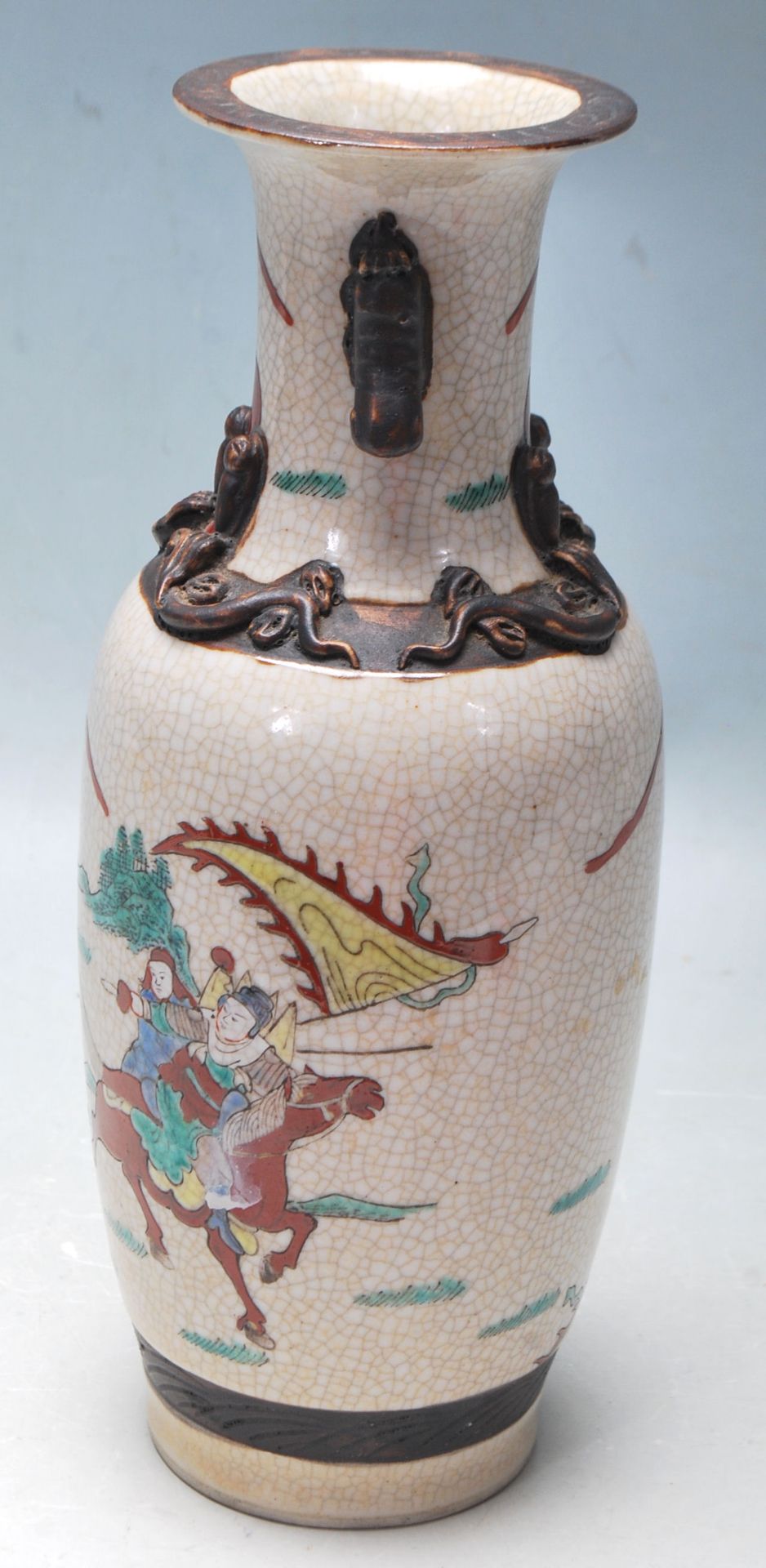 CHINESE CRACKLE GLAZED WARRIOR VASE - Bild 4 aus 6