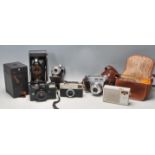 A COLLECTION OF VINTAGE 20TH CENTURY VINTAGE CAMERAS / PHOTOGRAPHS CAMERAS