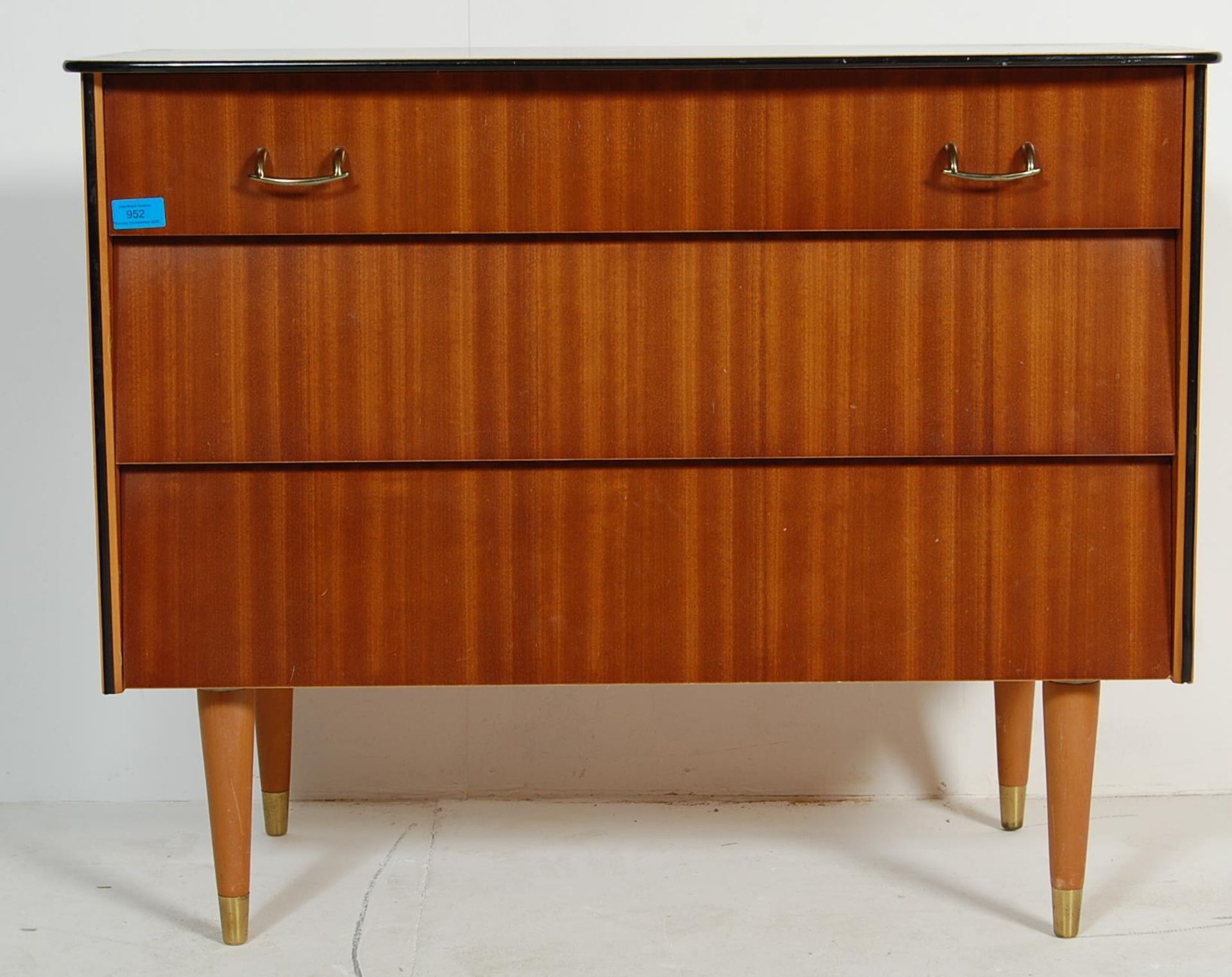 RETRO VINTAGE 1970’S TEAK VENEER CHEST OF DRAWERS RAISED ON TAPERED SUPPORTS - Bild 2 aus 5