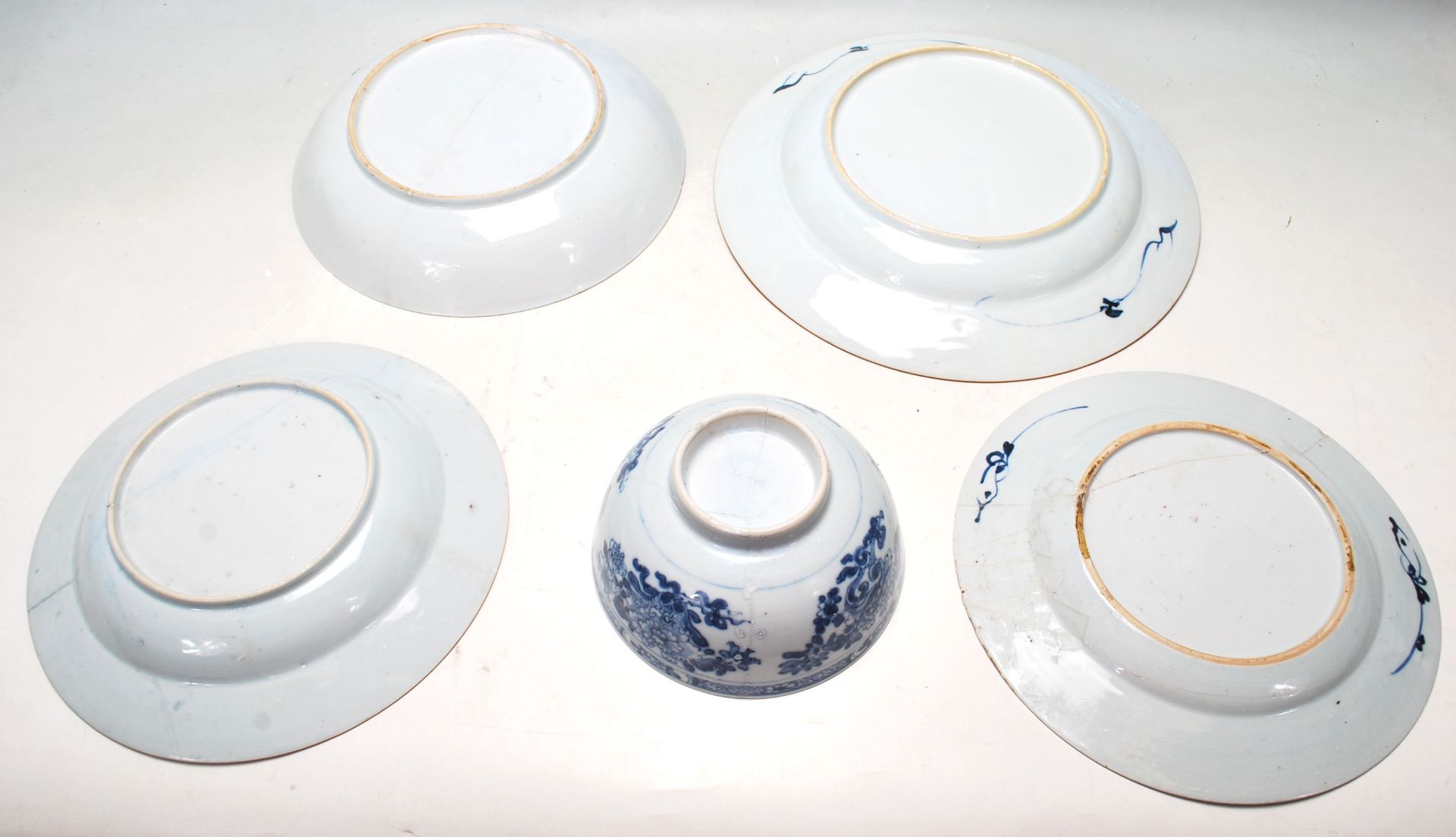 18TH CENTURY CHINESE BLUE AND WHITE CERAMIC BOWLS / PLATES - Bild 11 aus 11