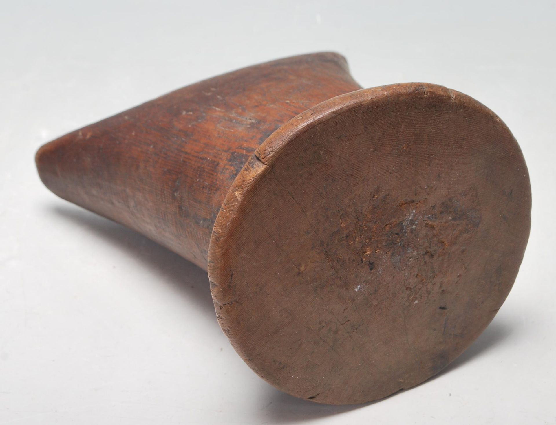 AN EARLY 20TH CENTURY GURAGE ETHIOPIA WOODEN NECK REST - Bild 6 aus 6