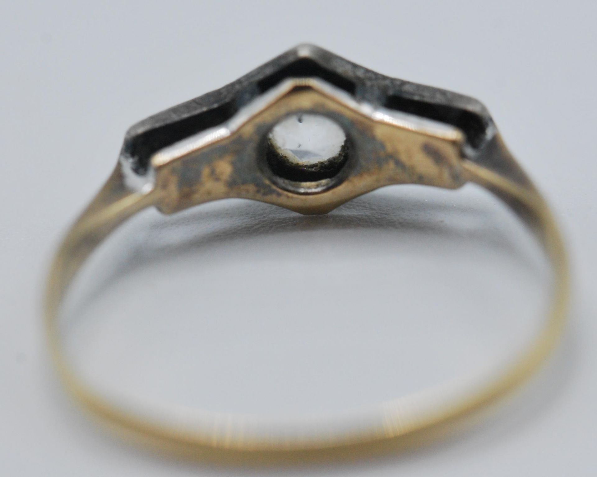 9CT GOLD AND SILVER ART DECO RING - Image 4 of 7