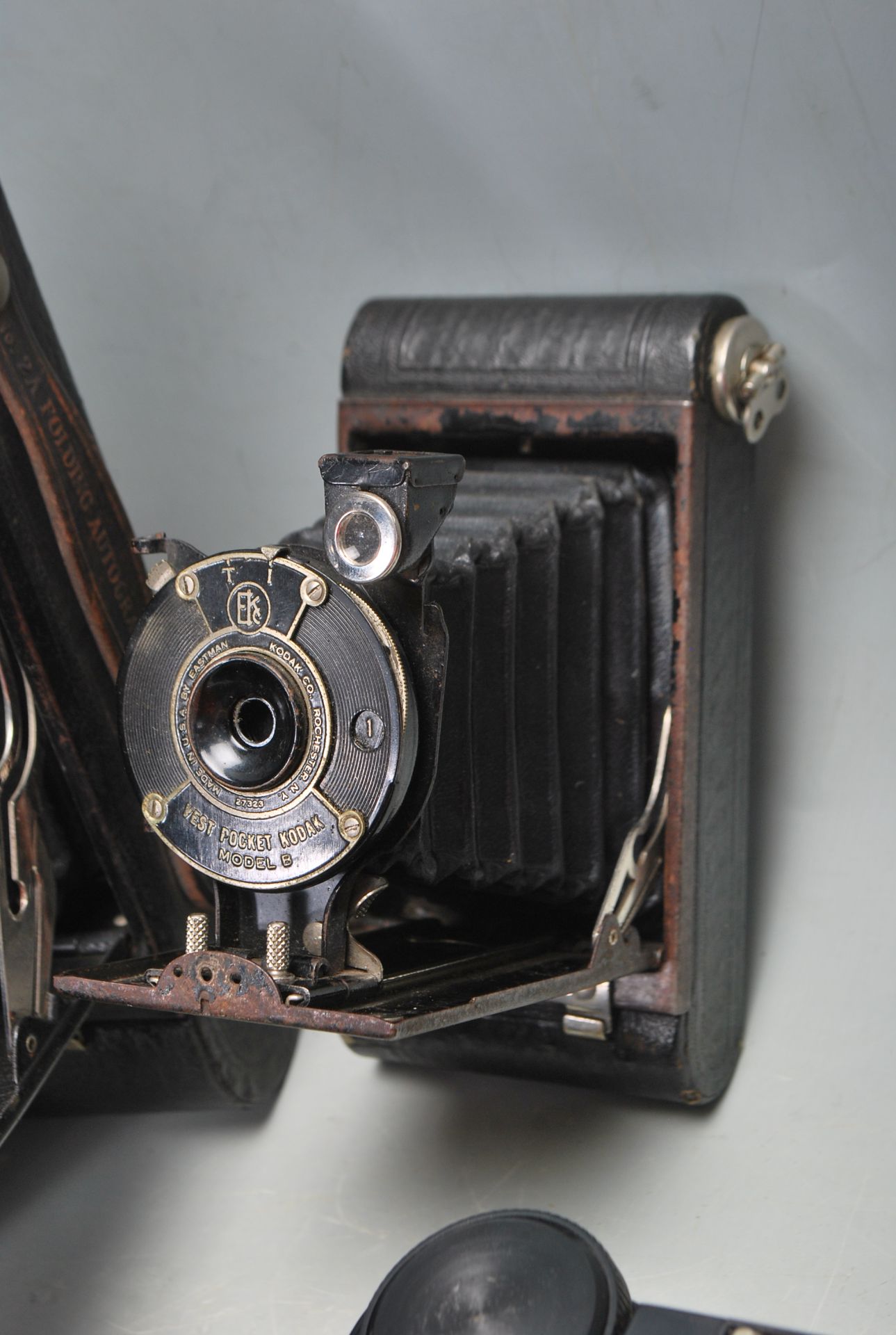 A COLLECTION OF VINTAGE 20TH CENTURY VINTAGE CAMERAS / PHOTOGRAPHS CAMERAS - Image 3 of 9