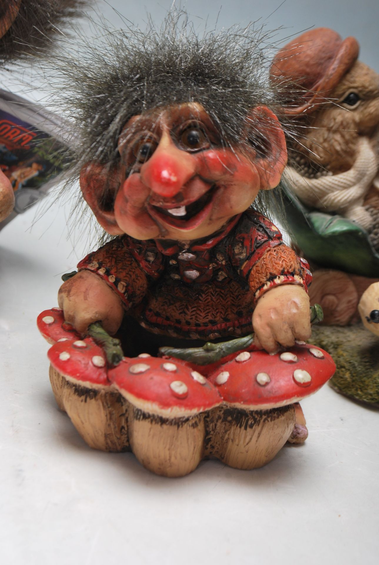 READY TO BED BY HEDGIES CERAMIC FIGURINE - TROLLS BY NYFORM - Bild 4 aus 6