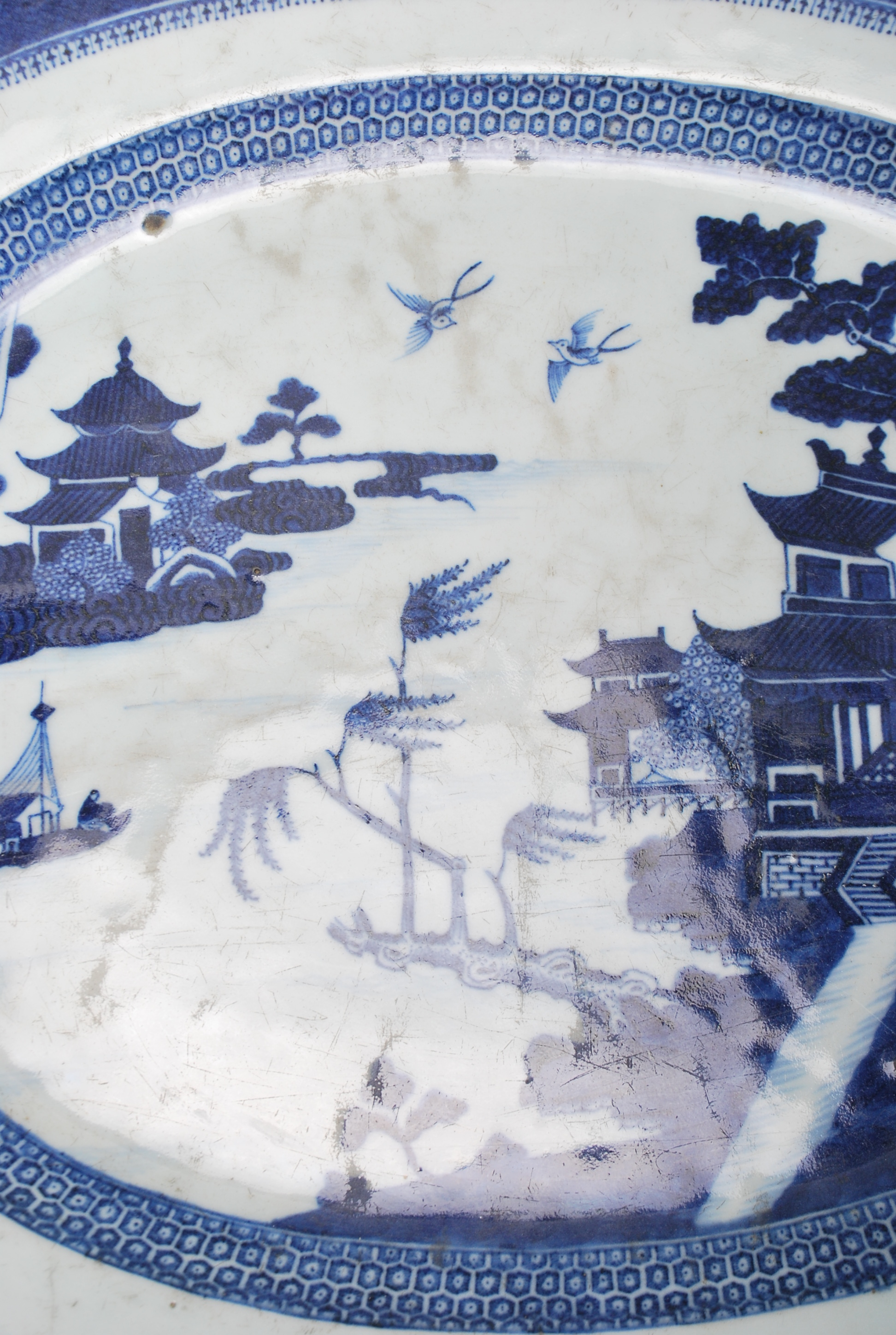 CHINESE BLUE AND WHITE ANTIQUE PLATTER - Image 3 of 6