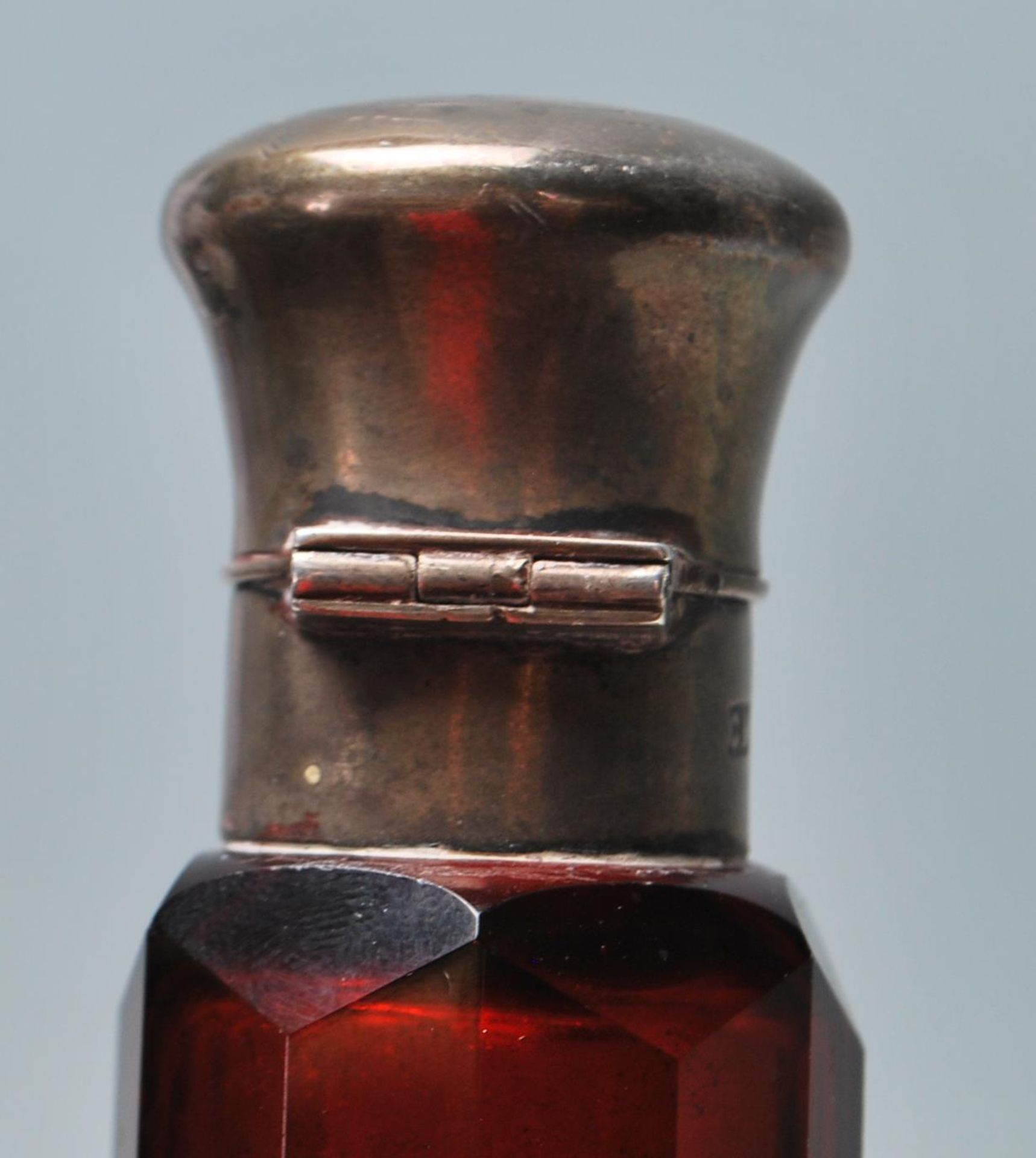 VICTORIAN SILVER AND RUBY GLASS PERFUME BOTTLE - Image 5 of 6