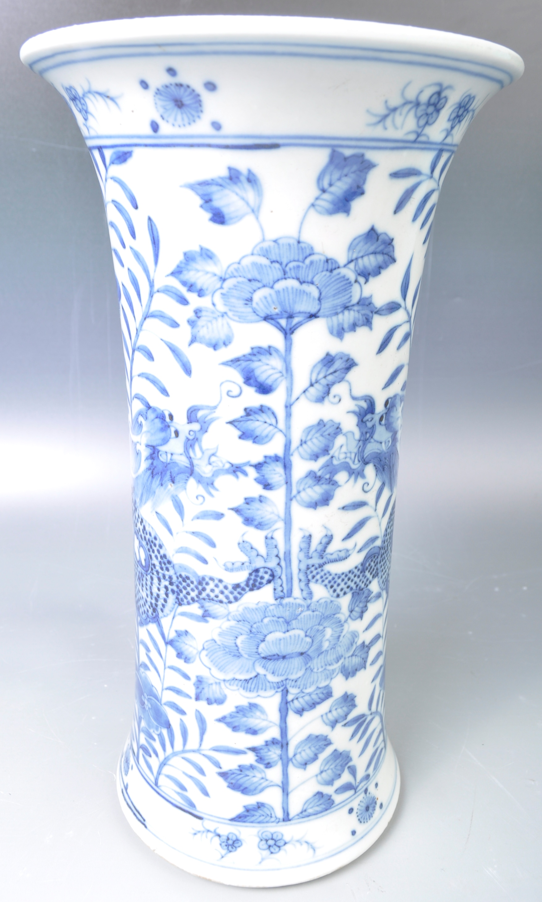 19TH CENTURY CHINESE KANGXI MARK BLUE AND WHITE GU VASE - Image 5 of 7