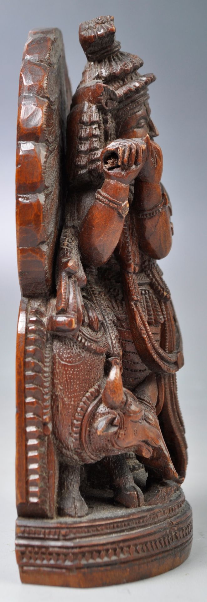 19TH CENTURY CARVED INDIAN FIGURINE OF KRISHNA AN COW - Image 2 of 5