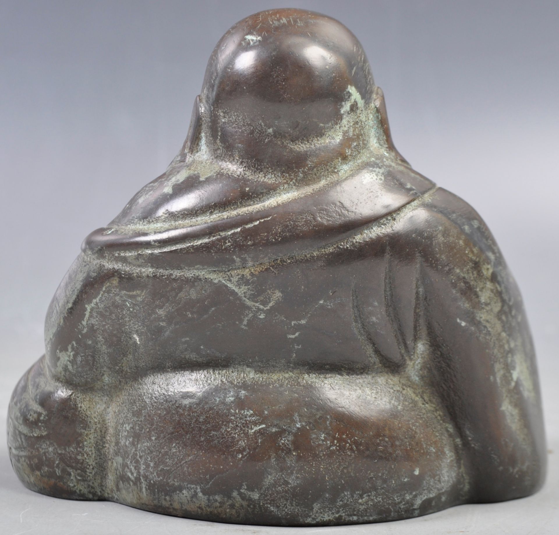 EARLY 20TH CENTURY HOLLOW BRONZE LAUGHING BUDDHA - Bild 2 aus 3