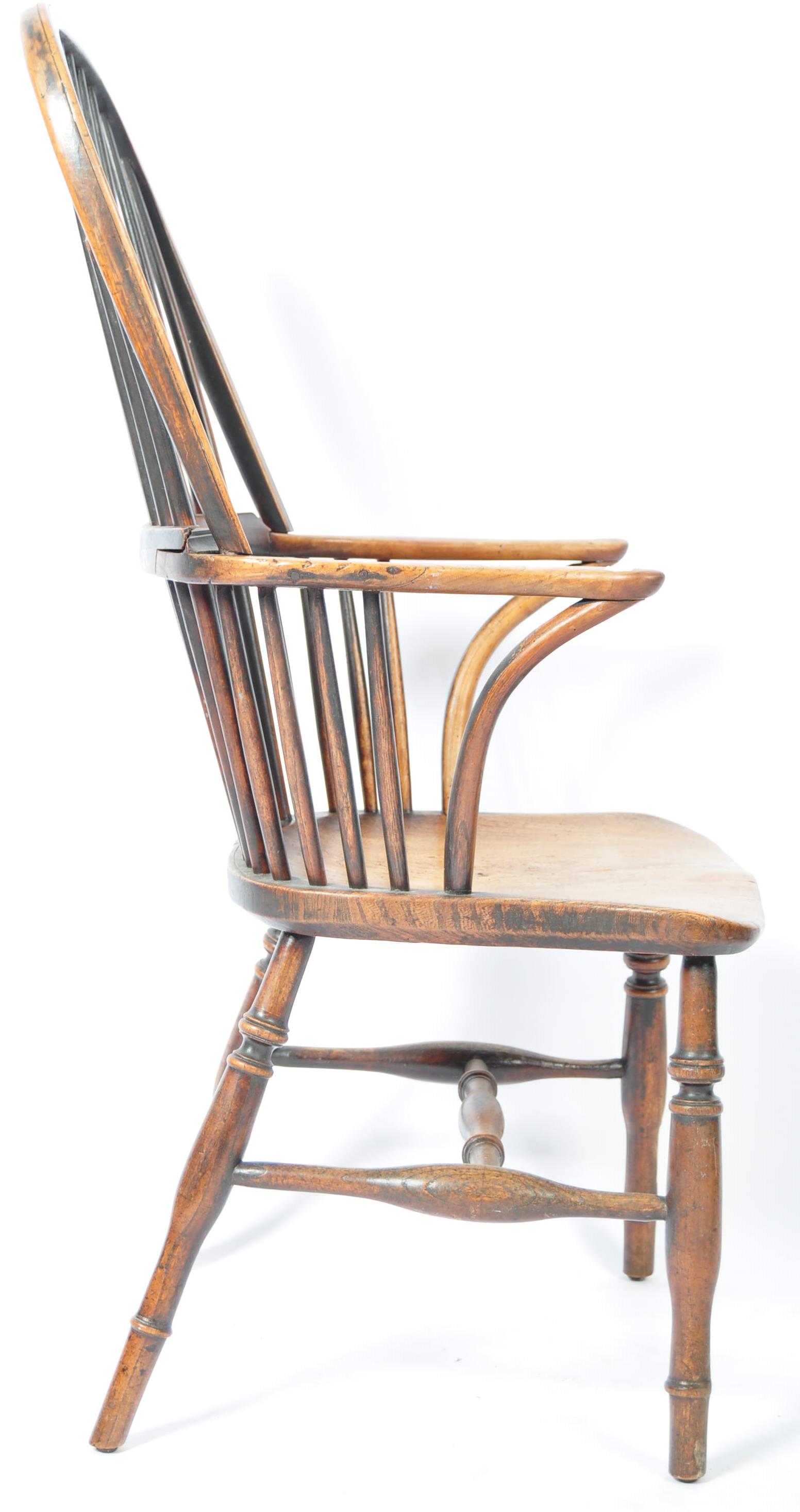 19TH CENTURY ENGLISH ANTIQUE BEECH AND ELM WINDSOR CHAIR - Image 5 of 7