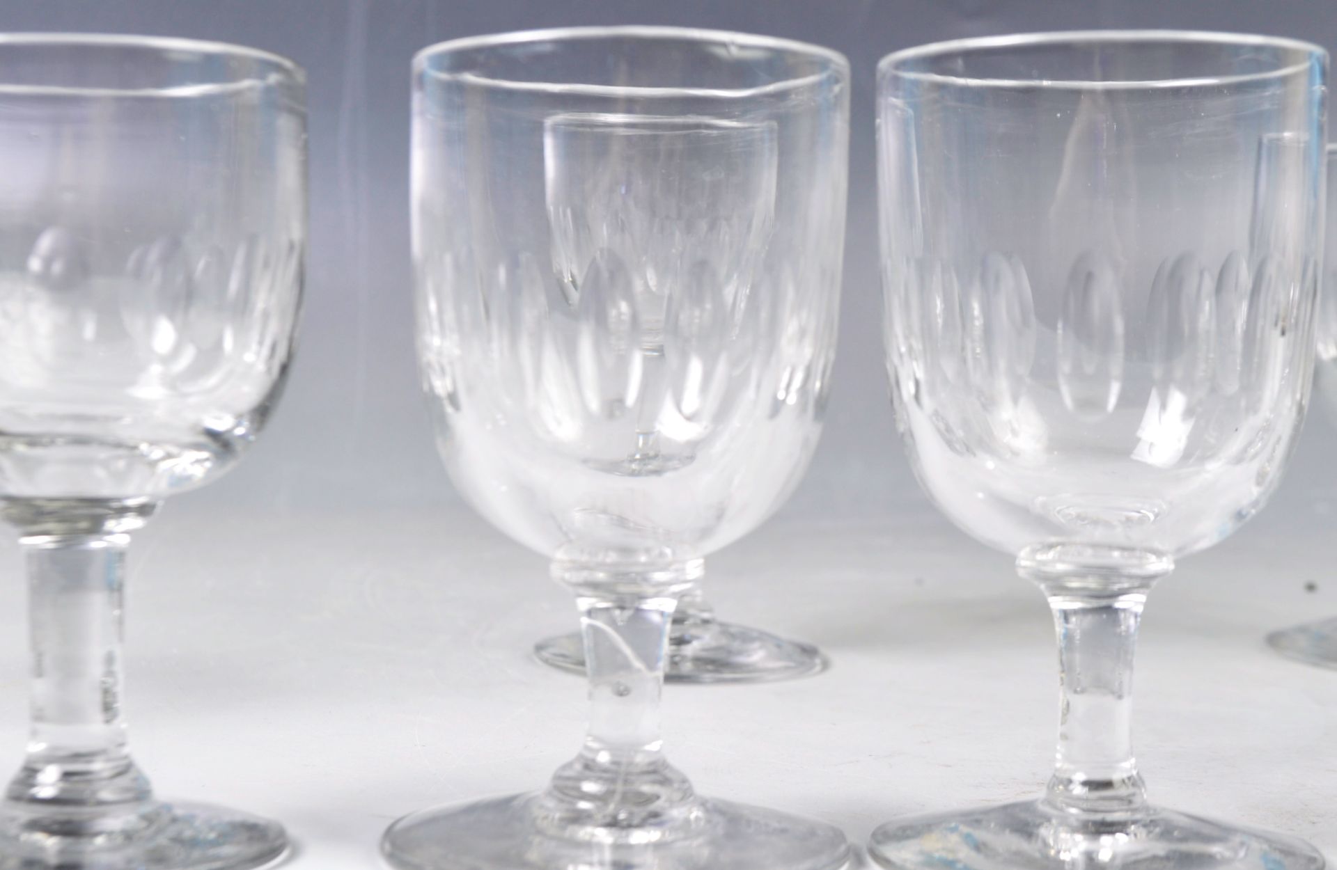 SET OF EIGHT VICTORIAN GLASS TAVERN WINE GLASSES - Bild 5 aus 5