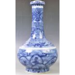 19TH CENTURY CHINESE KANGXI MARK BLUE AND WHITE LIZARD VASE