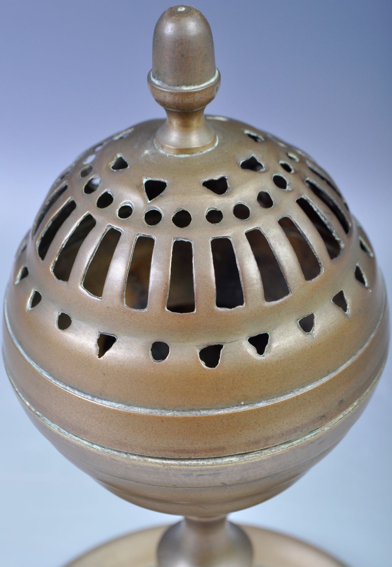 18TH / 19TH CENTURY MIDDLE EASTERN BRASS INCENSE BURNER - Bild 4 aus 4