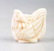 19TH CENTURY JAPANESE MEIJI PERIOD IVORY CHICKEN NETSUKE