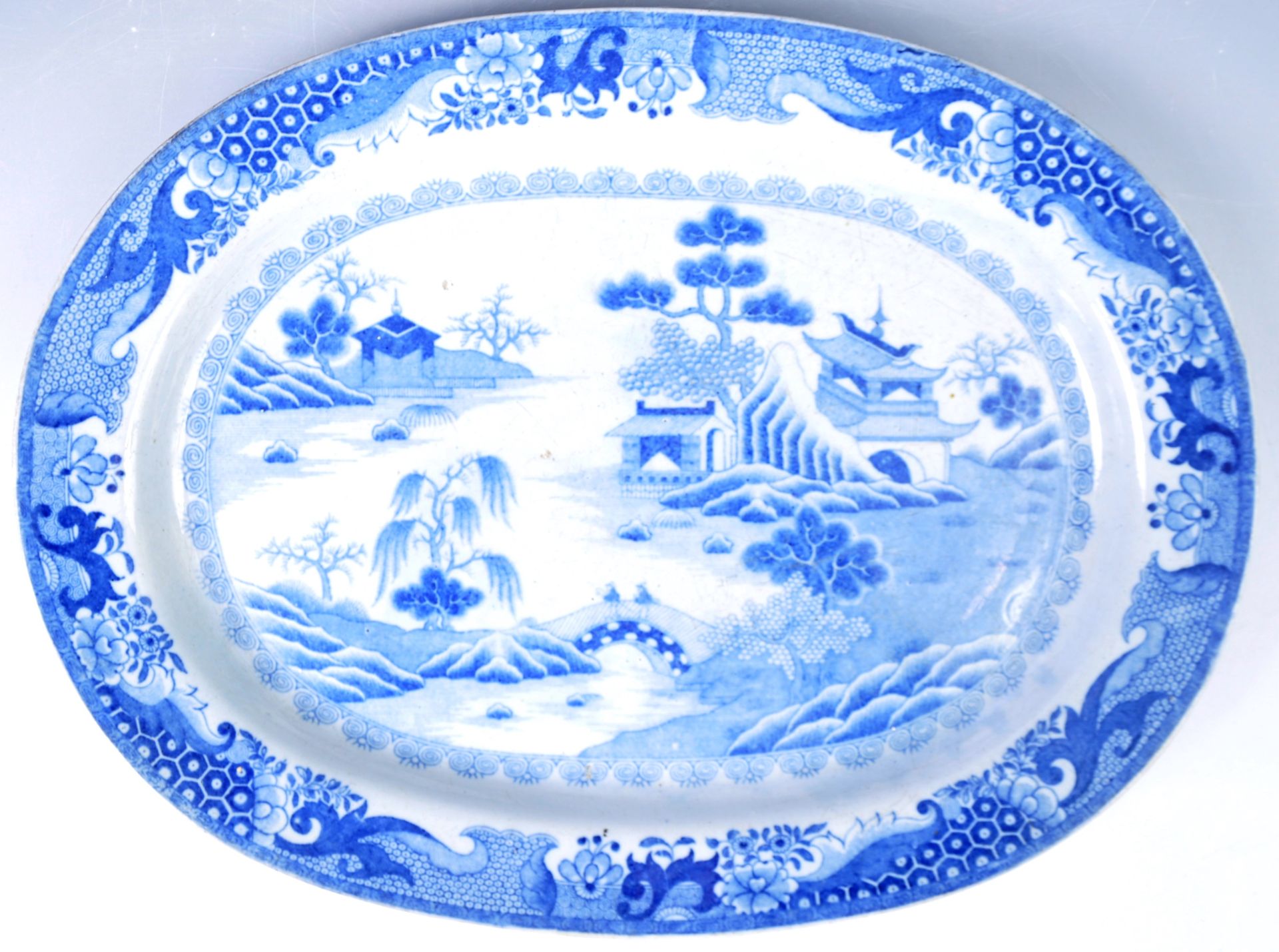 19TH CENTURY CHINESE ANTIQUE PORCELAIN SERVING TRAY