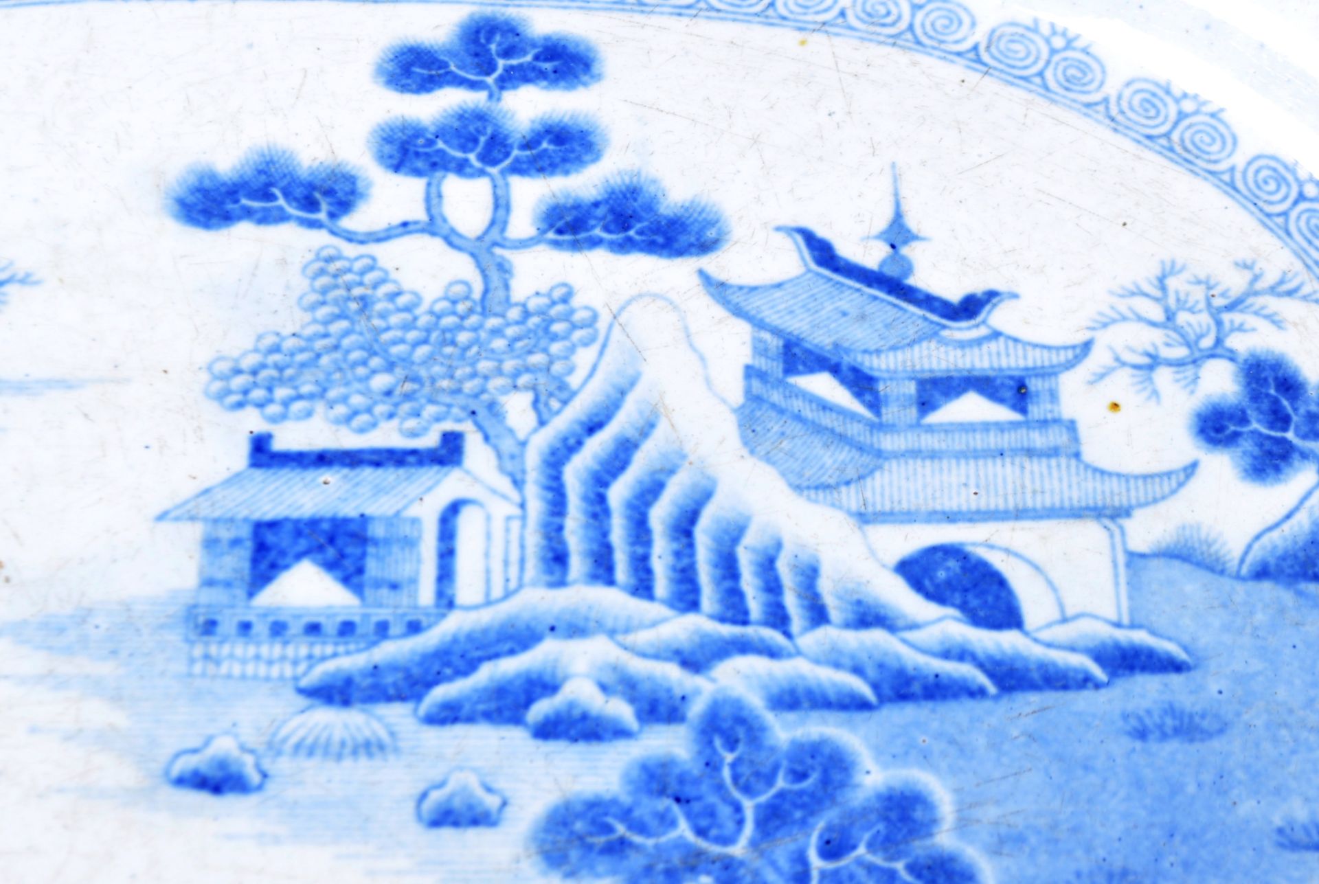 19TH CENTURY CHINESE ANTIQUE PORCELAIN SERVING TRAY - Bild 2 aus 4