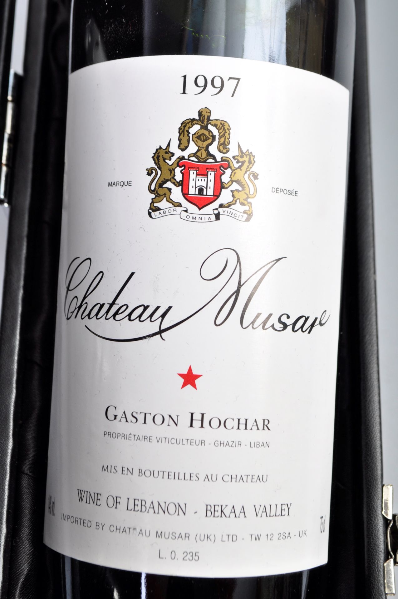 1997 BOTTLE OF CHATEAU MUSAR GASTON HOCHAR WINE IN BOX - Bild 2 aus 4