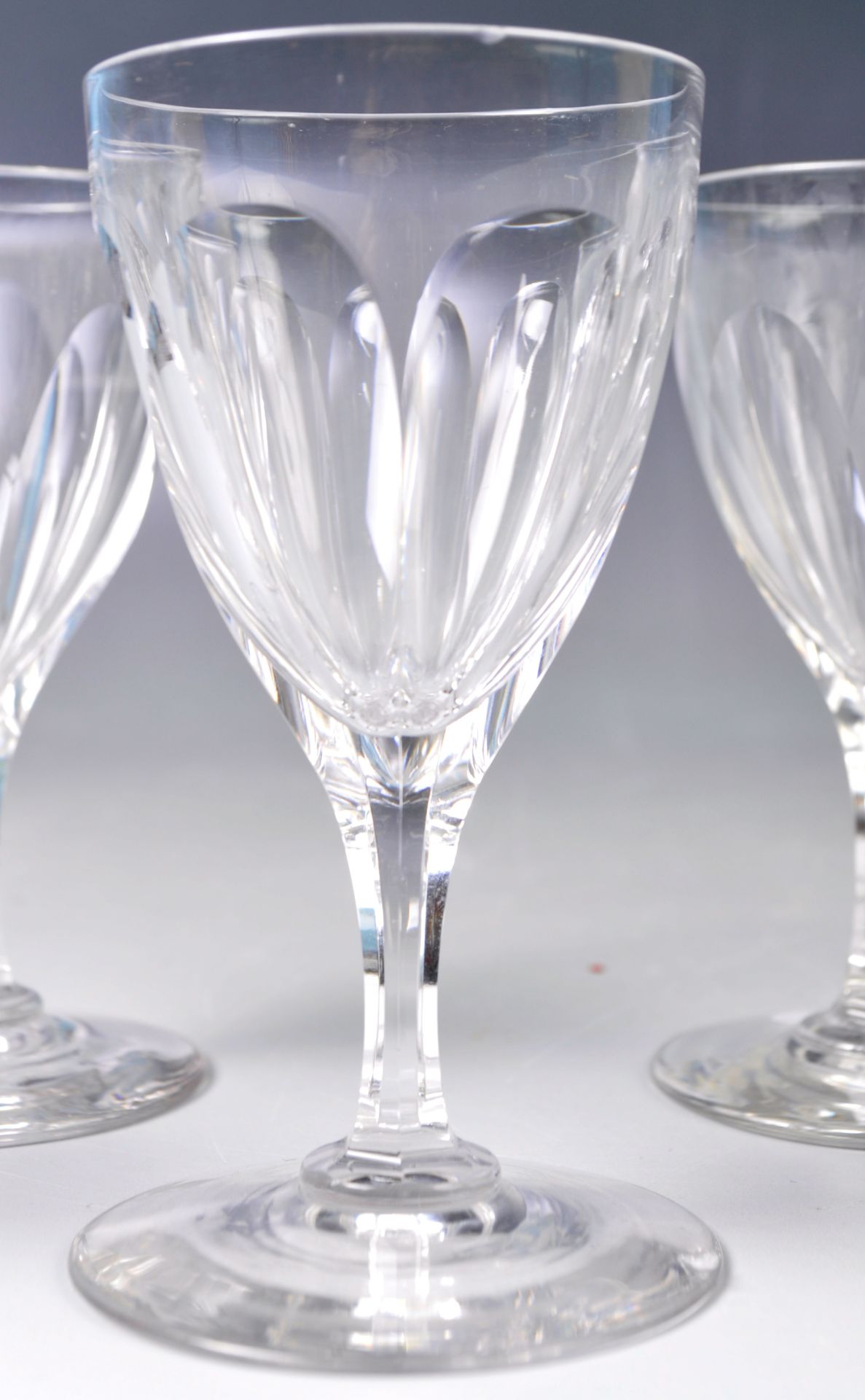 SET OF TEN VICTORIAN HAND BLOWN GLASS WINE / PORT GLASSES - Bild 5 aus 5