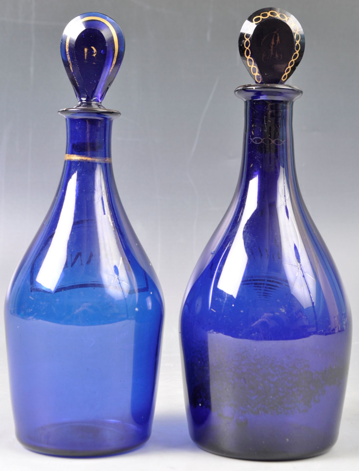 PAIR OF 19TH CENTURY GEORGIAN BRISTOL BLUE DECANTERS - Bild 2 aus 4