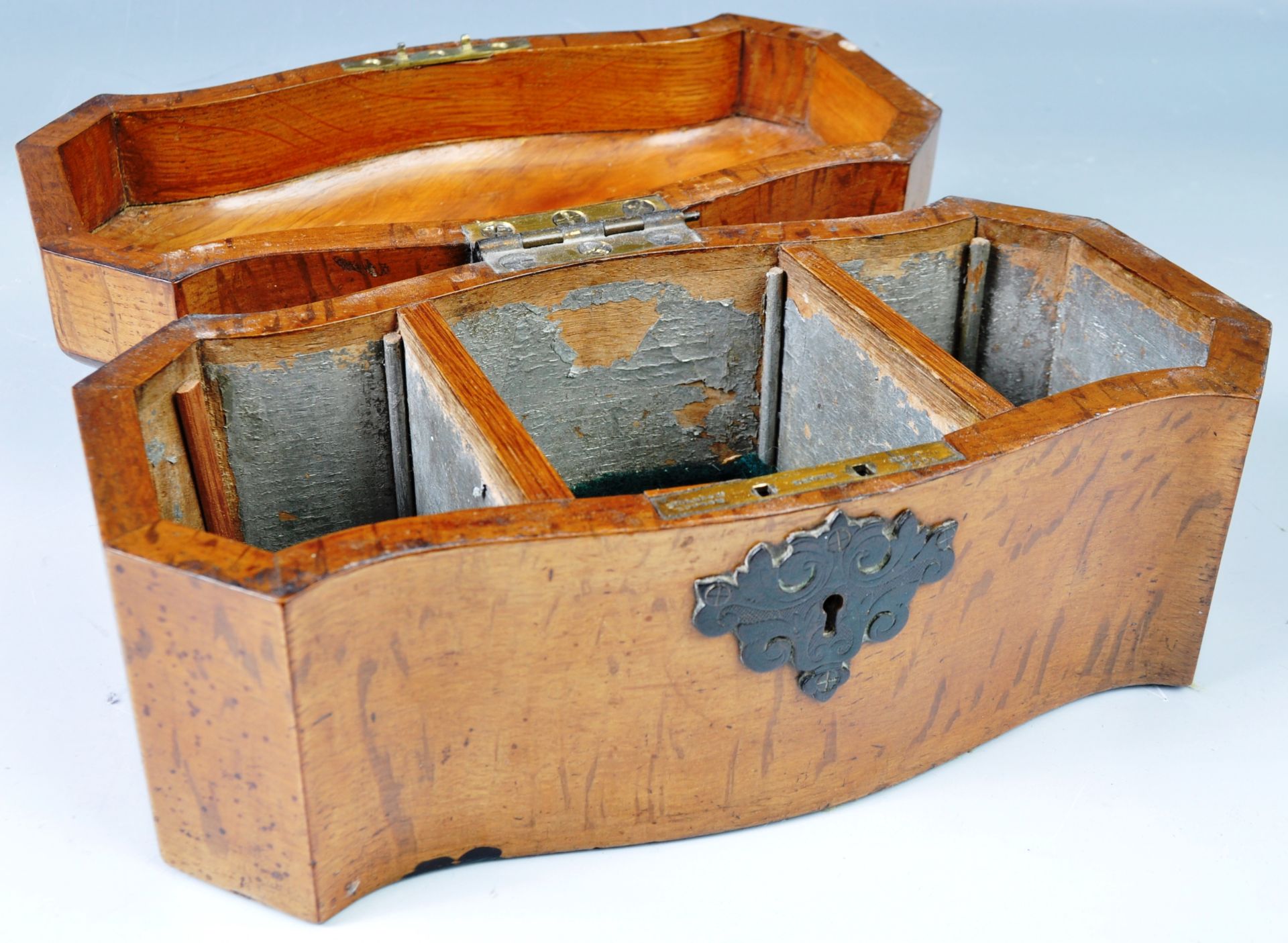 19TH CENTURY ANTIQUE OAK TRIPLE SECTION TEA CADDY - Bild 4 aus 4