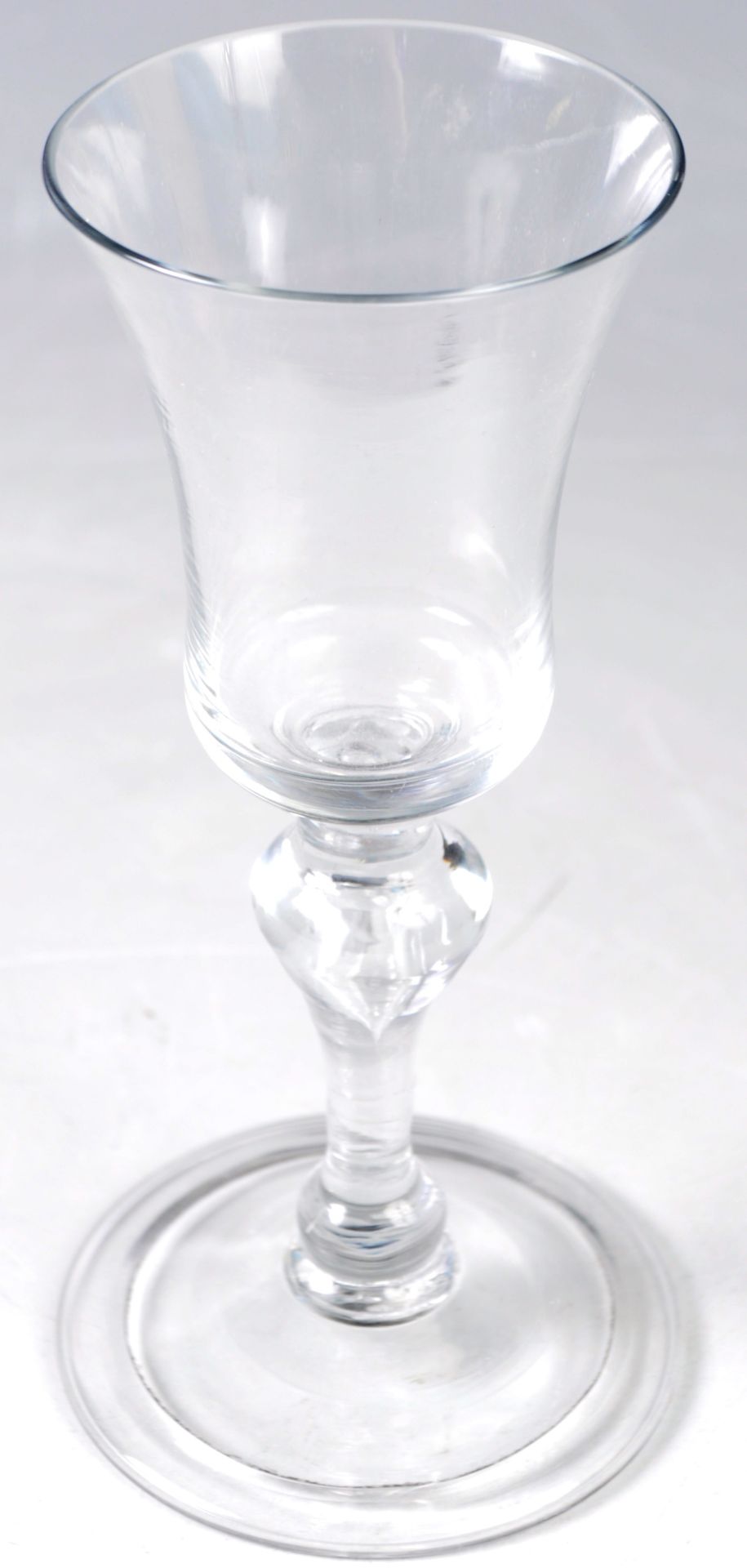 RARE MID 18TH CENTURY GEORGIAN BALUSTER STEM WINE GLASS - Bild 2 aus 2