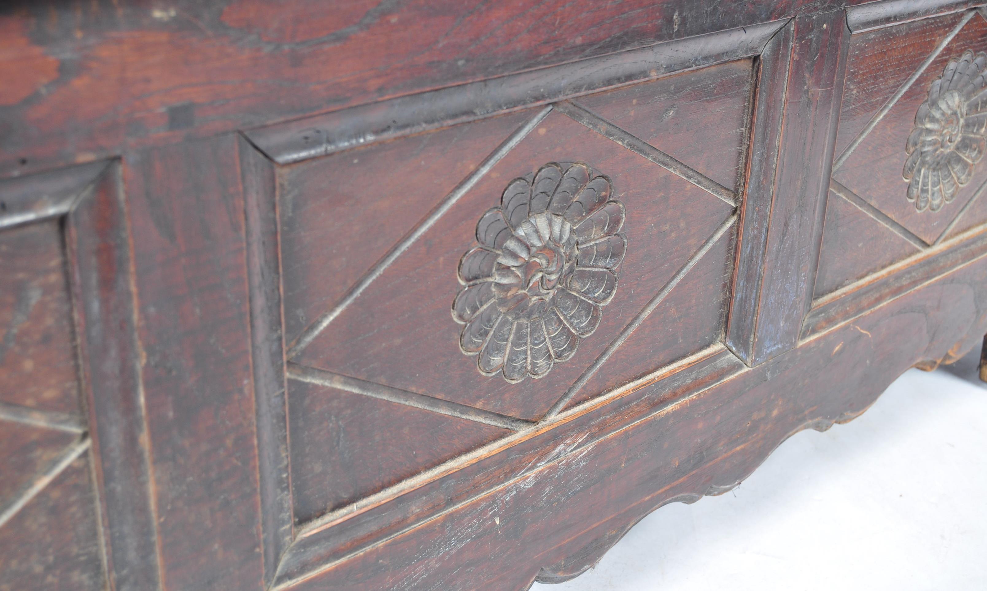 RARE 16TH CENTURY ELIBETHAN OAK PANEL SETTLE BENCH - Image 5 of 8