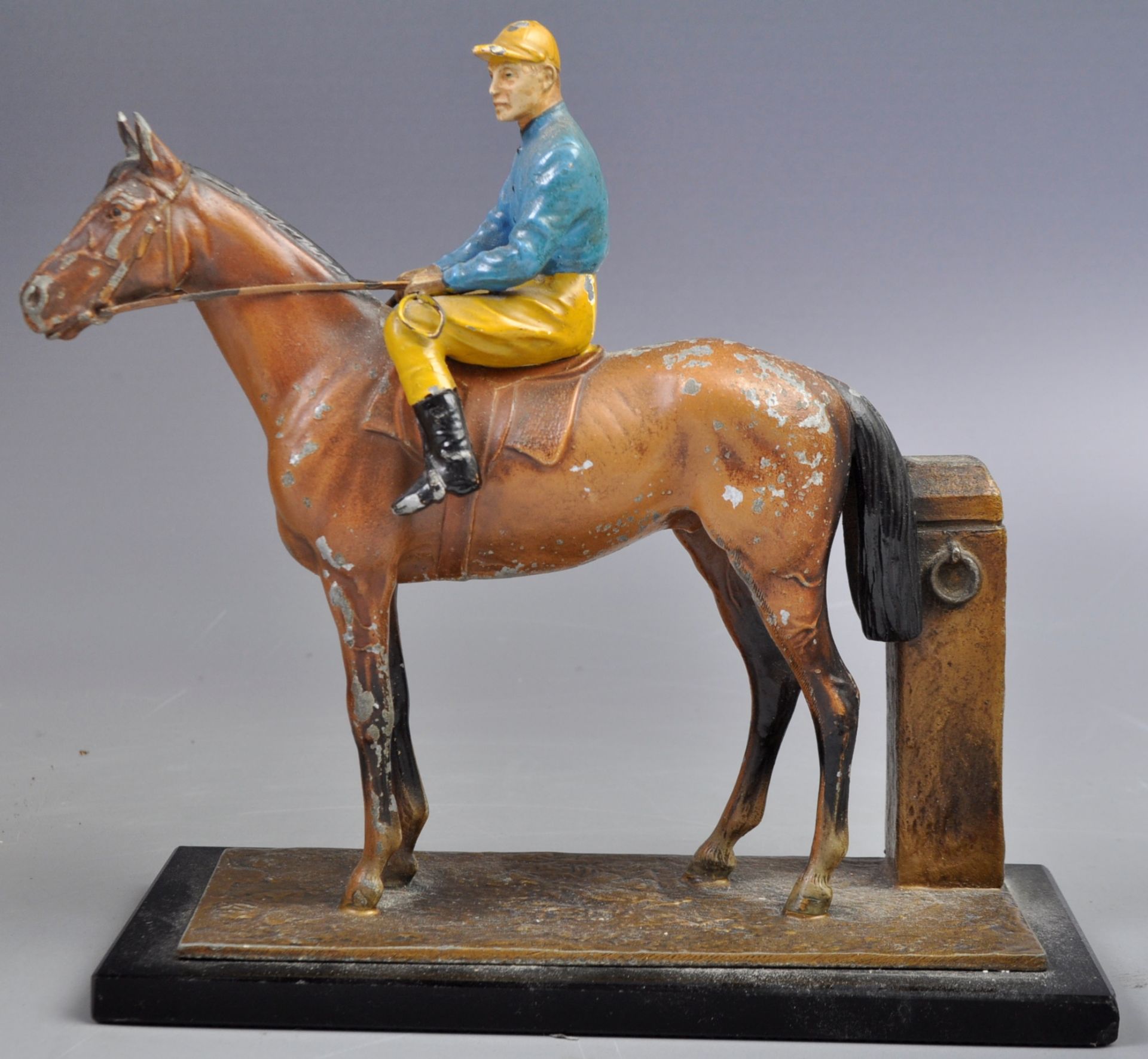 PAIR OF COLD PAINTED RACE HORSE TABLE LIGHTERS - Bild 2 aus 5