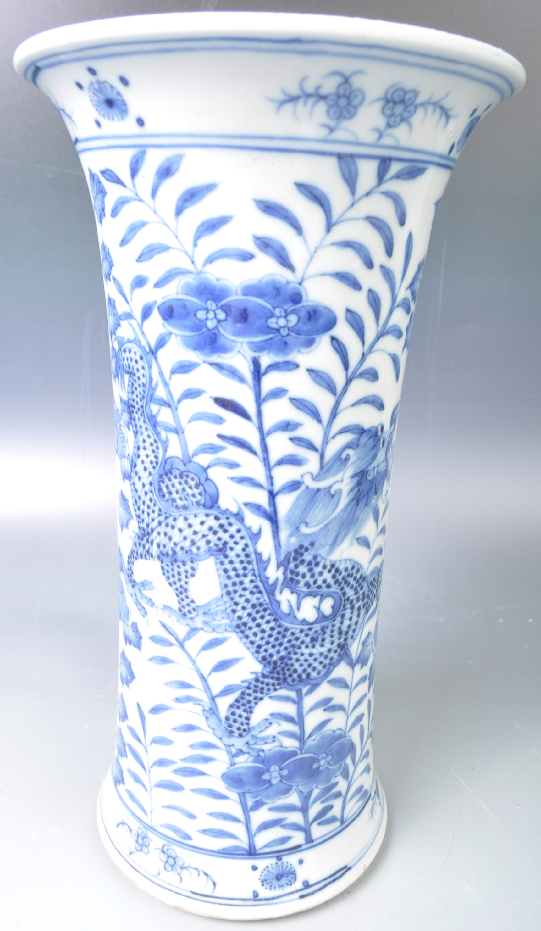 19TH CENTURY CHINESE KANGXI MARK BLUE AND WHITE GU VASE - Image 4 of 7