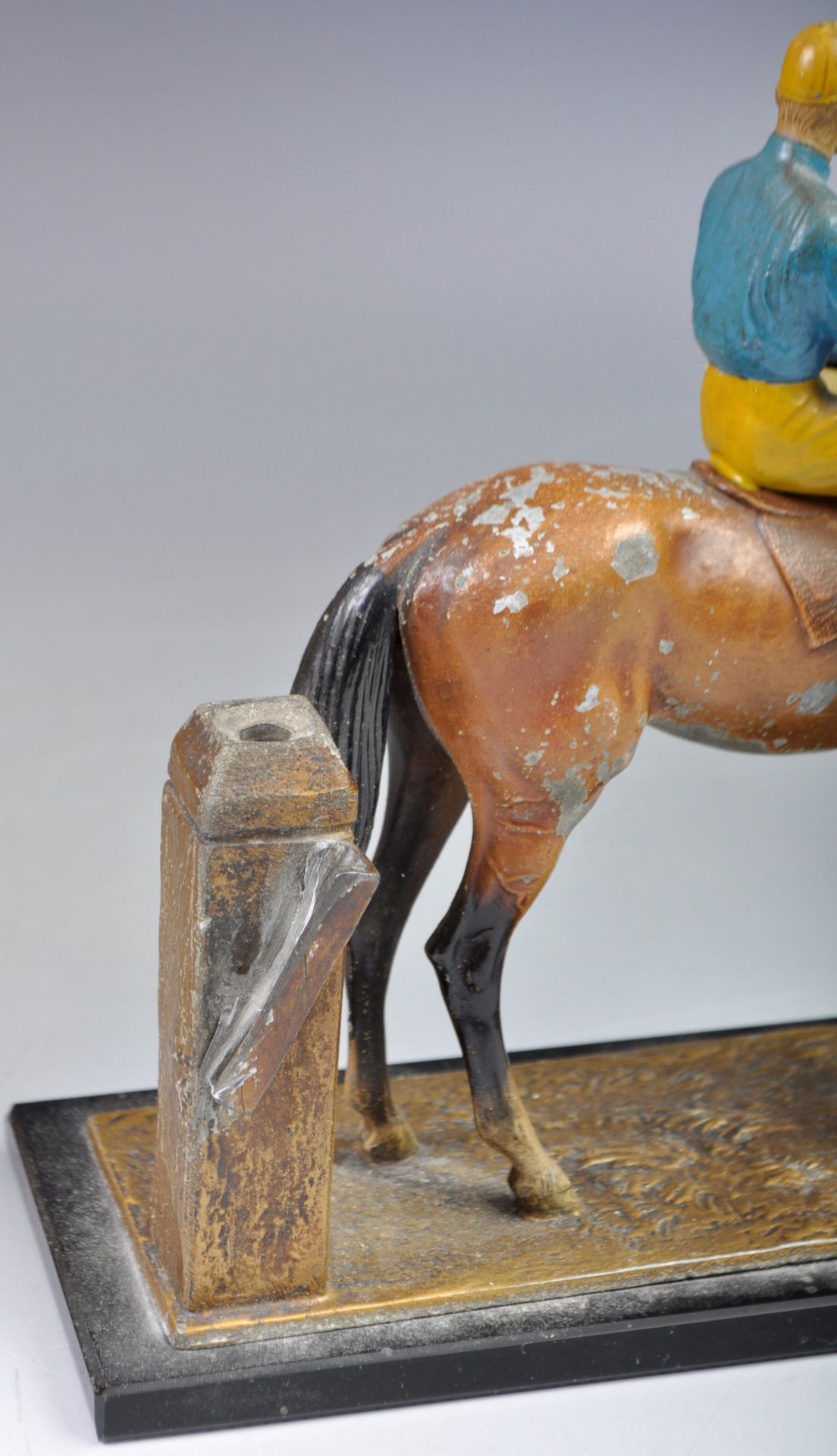 PAIR OF COLD PAINTED RACE HORSE TABLE LIGHTERS - Bild 5 aus 5