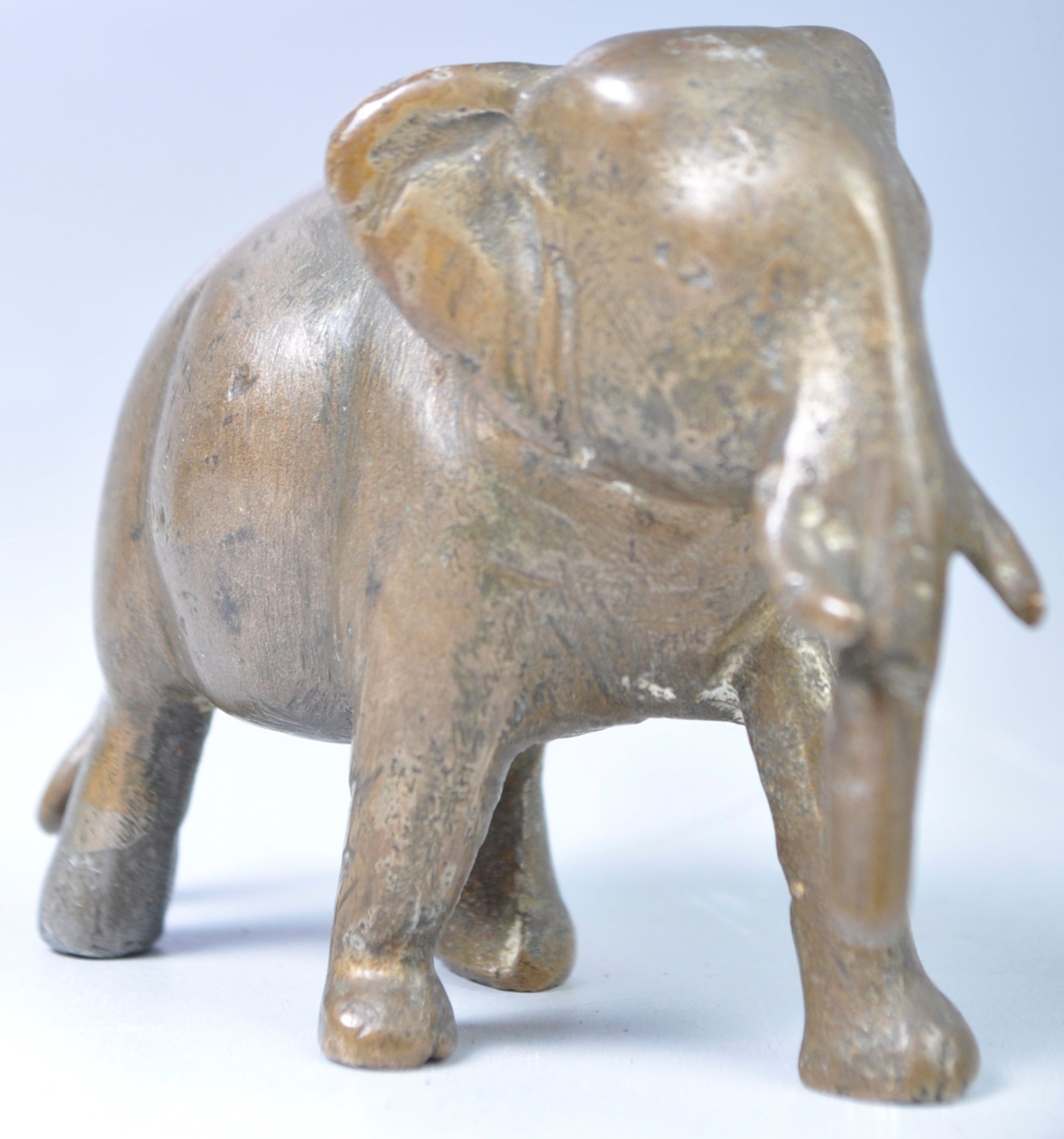 COLLECTION OF INDIAN ANTIQUE ELEPHANT FIGURINES - Bild 3 aus 5