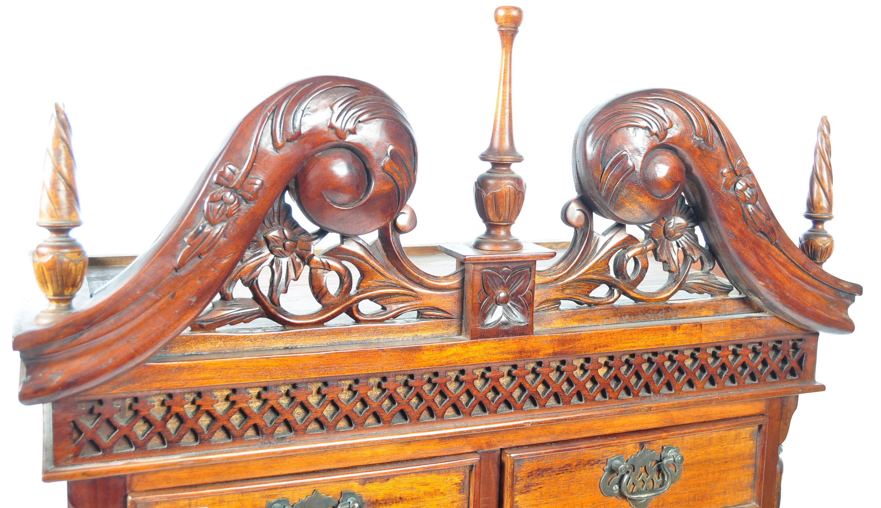 ANTIQUE STYLE MAHOGANY CHEST ON CHEST OF DRAWERS - Image 3 of 12