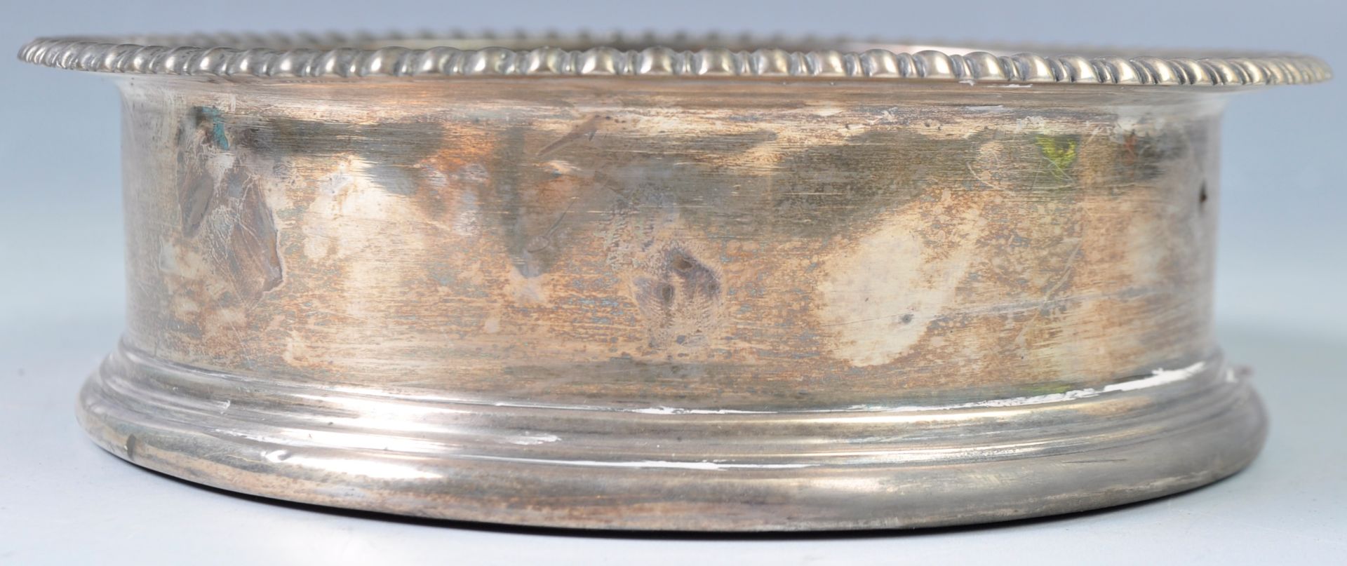 EARLY 19TH CENTURY GEORGIAN SILVER WINE COASTER - Bild 3 aus 4