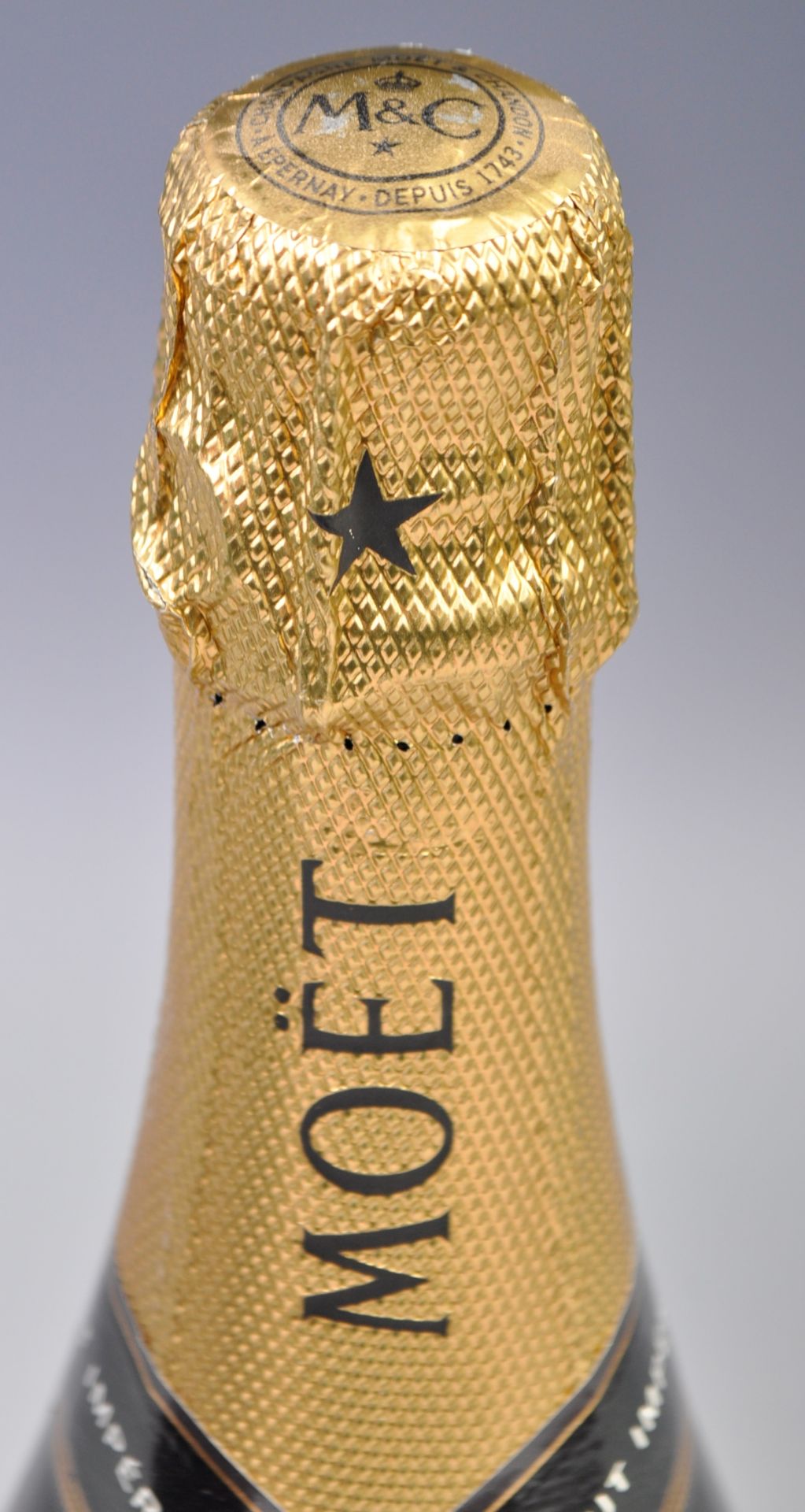 MOET & CHANDON BOTTLE OF CHAMPAGNE ENCRUSTED WITH SWAROVSKI CRYSTAL - Bild 5 aus 5