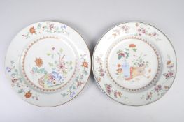 PAIR OF 18TH CENTURY CHINESE QIANLONG PLATES