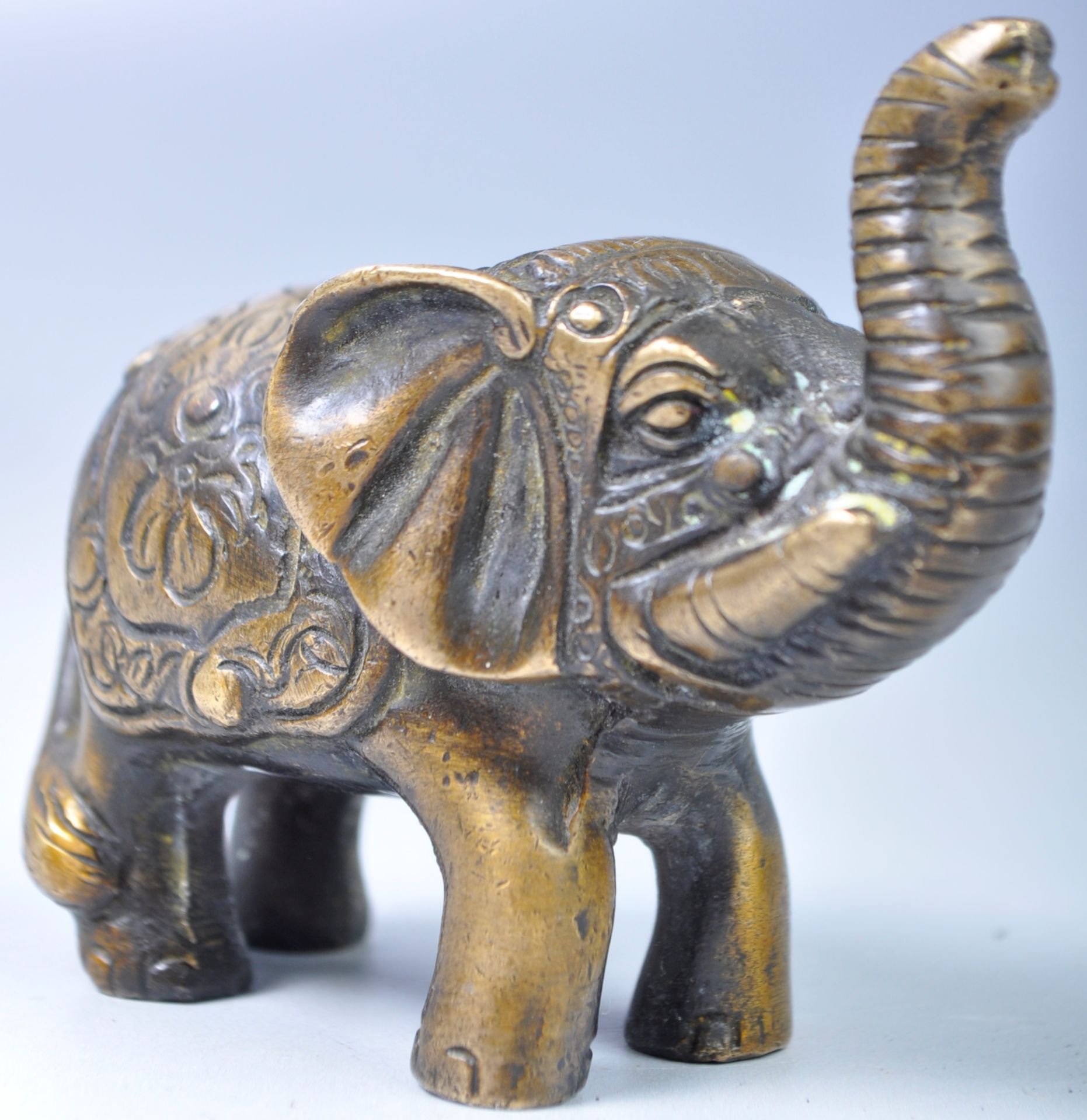 COLLECTION OF INDIAN ANTIQUE ELEPHANT FIGURINES - Bild 4 aus 5