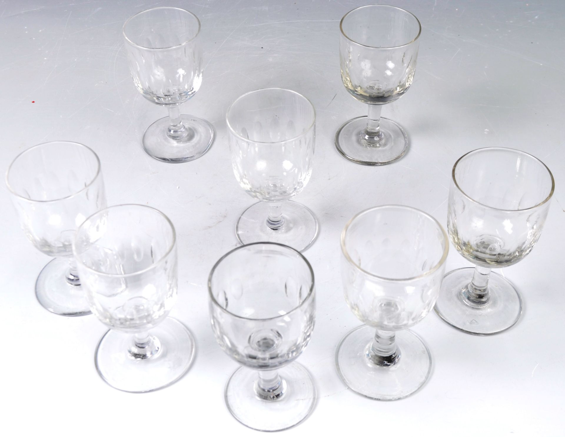 SET OF EIGHT VICTORIAN GLASS TAVERN WINE GLASSES - Bild 3 aus 5
