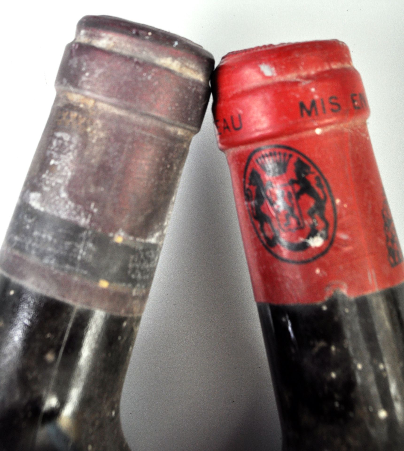 TWO BOTTLES OF VINTAGE FRENCH RED WINE - Bild 3 aus 3