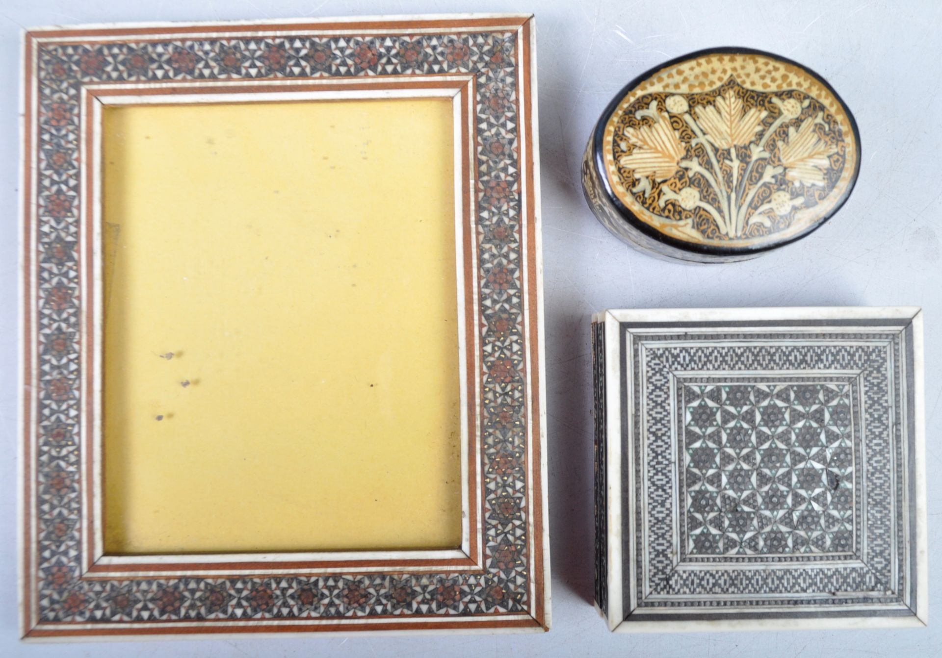 COLLECTION OF INDIAN ANTIQUE VIZAGAPATAM IVORY ITEMS