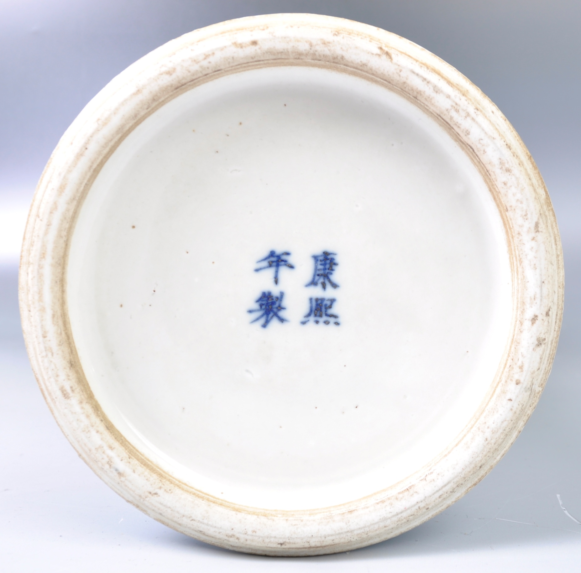 19TH CENTURY CHINESE KANGXI MARK BLUE AND WHITE GU VASE - Image 7 of 7