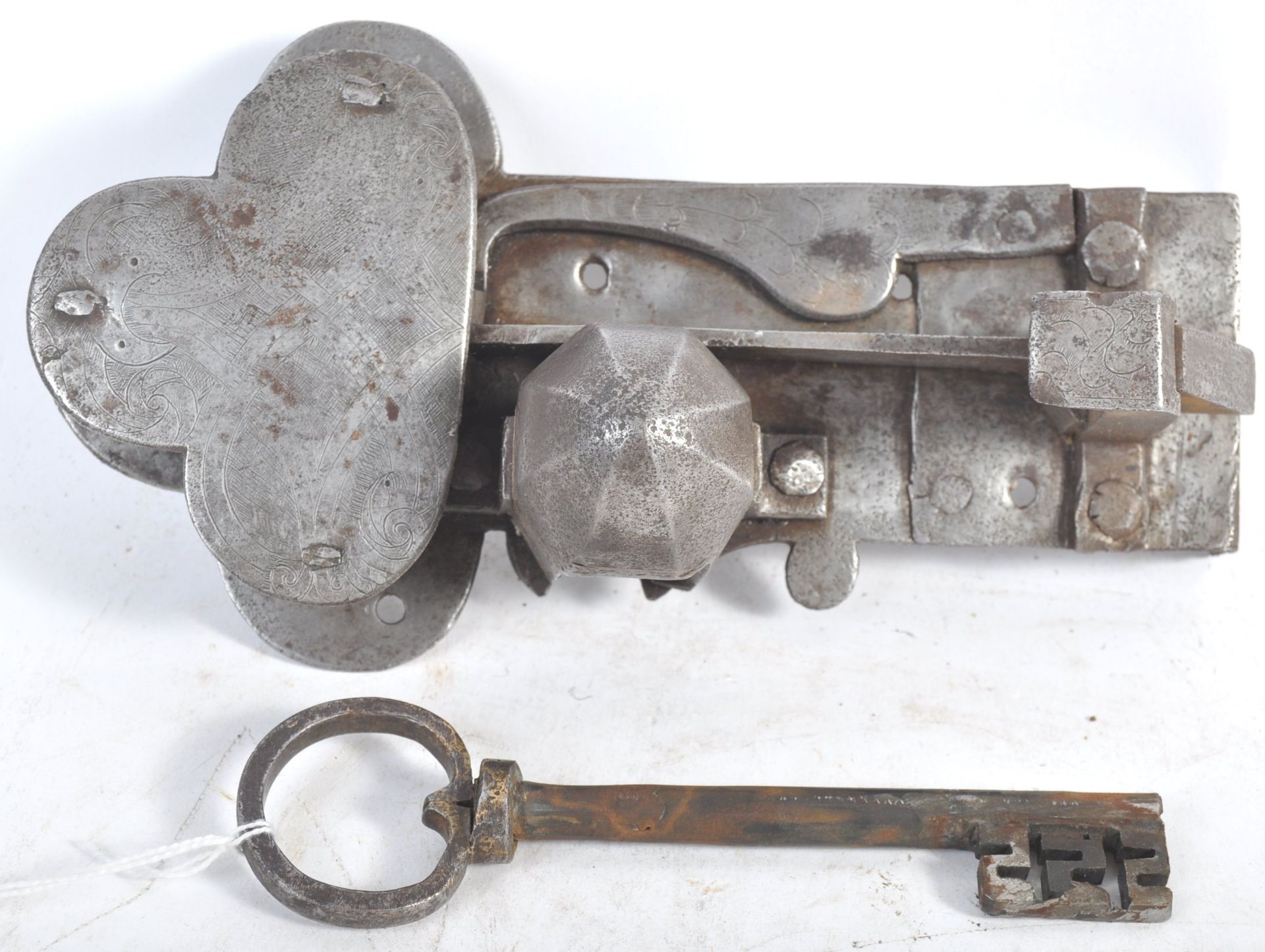 A 17TH CENTURY GERMAN ANTIQUE ENGRAVED STEEL LOCK