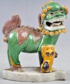 CHINESE KANGXI PERIOD FAMILLE VERTE PORCELAIN TEMPLE LION